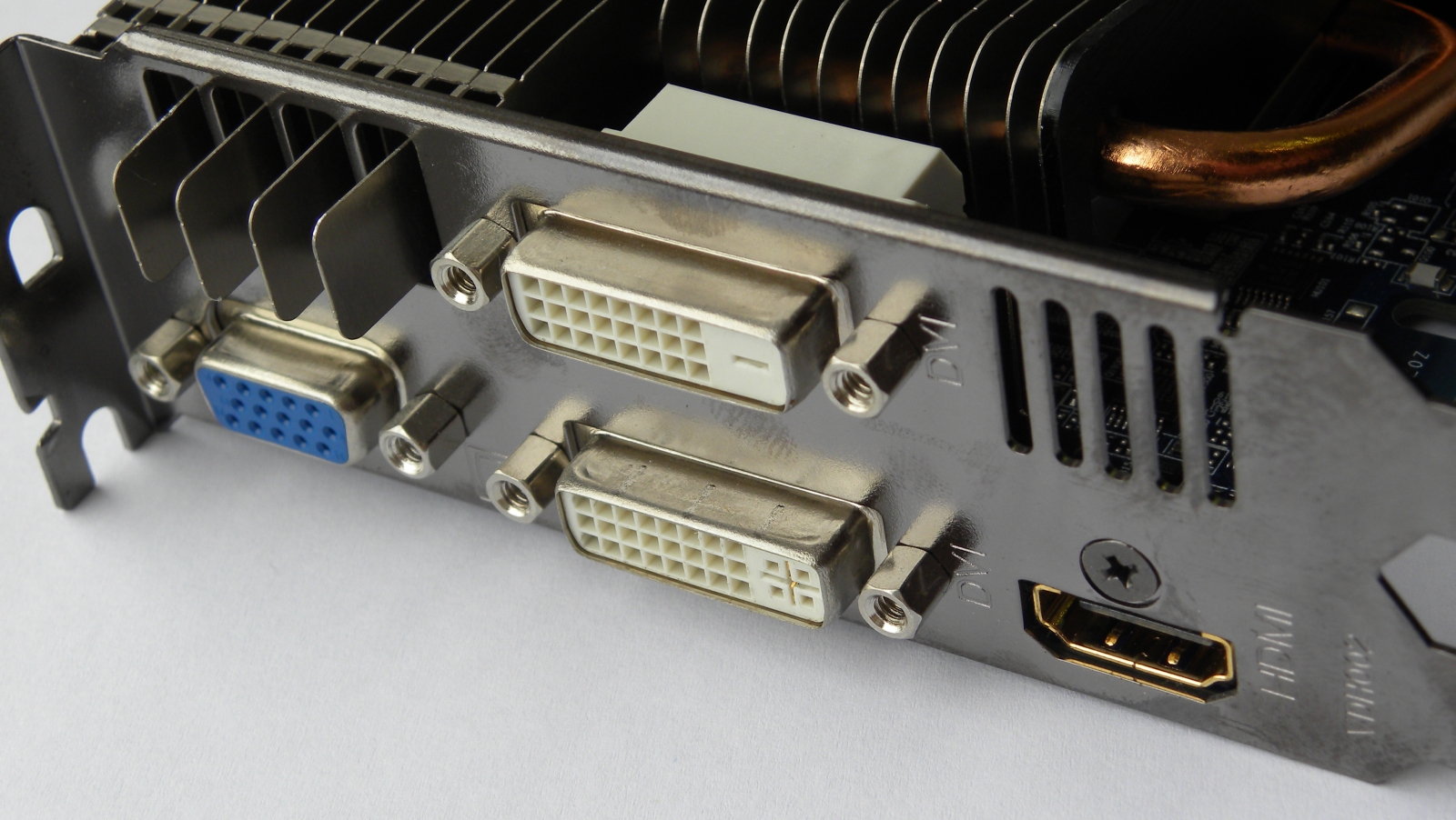 Gigabyte GV-R575SL-1GI outputs